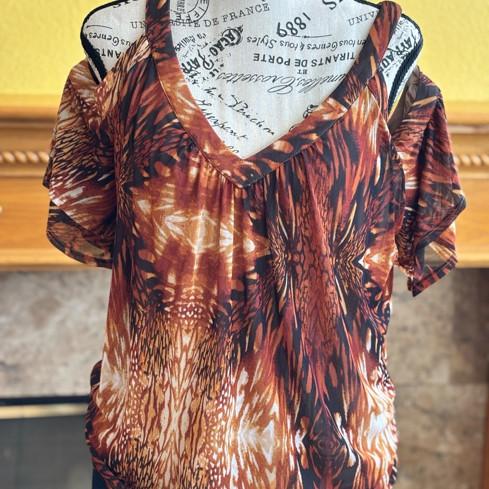 Bebés Brown and Orange Women's Top
